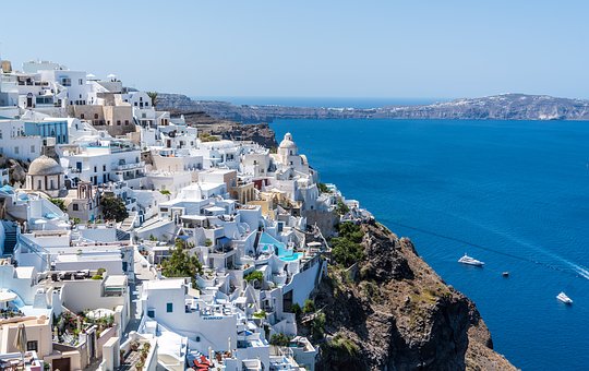  Santorini has an icey-cool dreamlike aura. The wines compliment that feeling very well. 