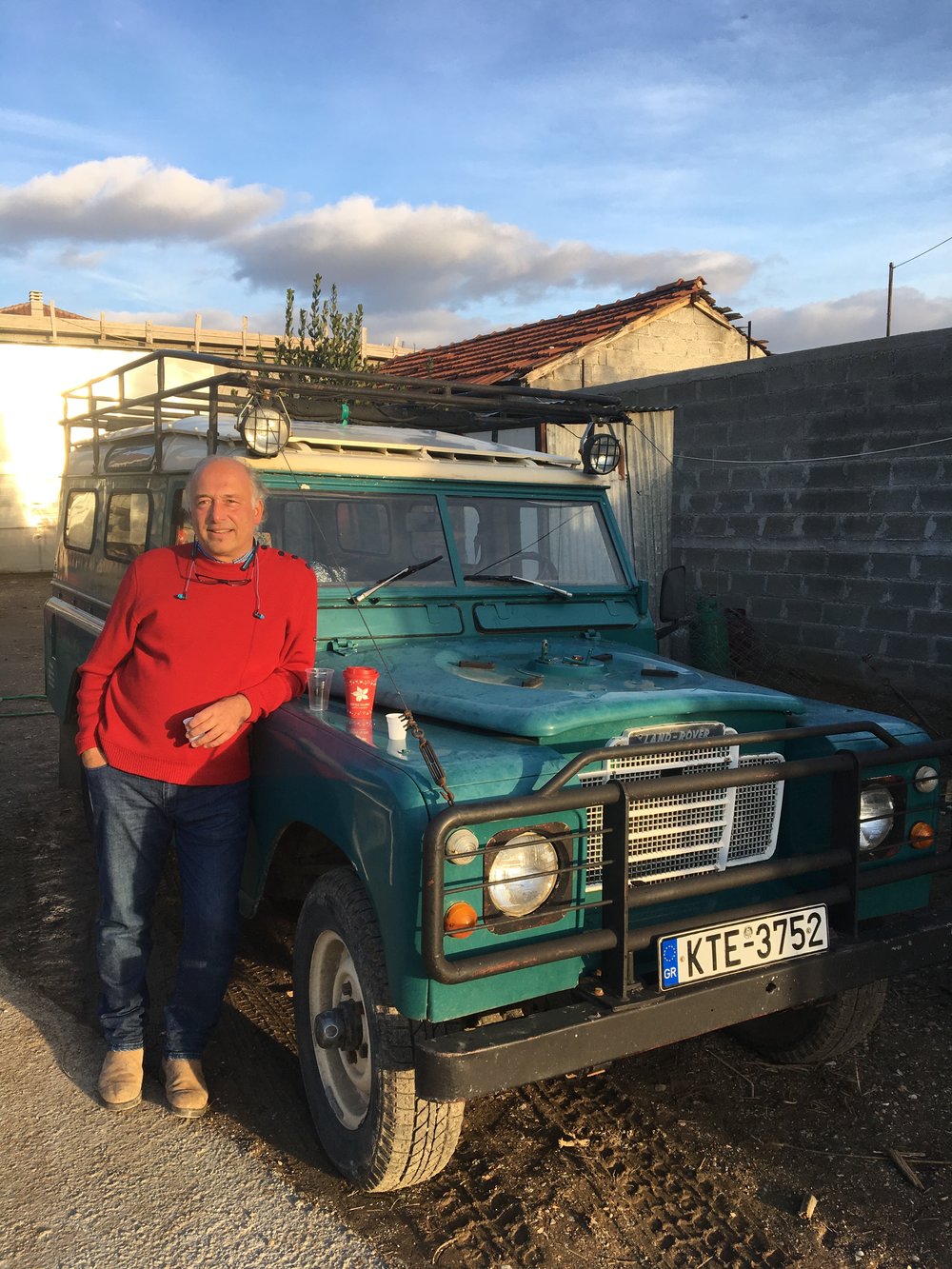 Laurens and his trusty Landrover
